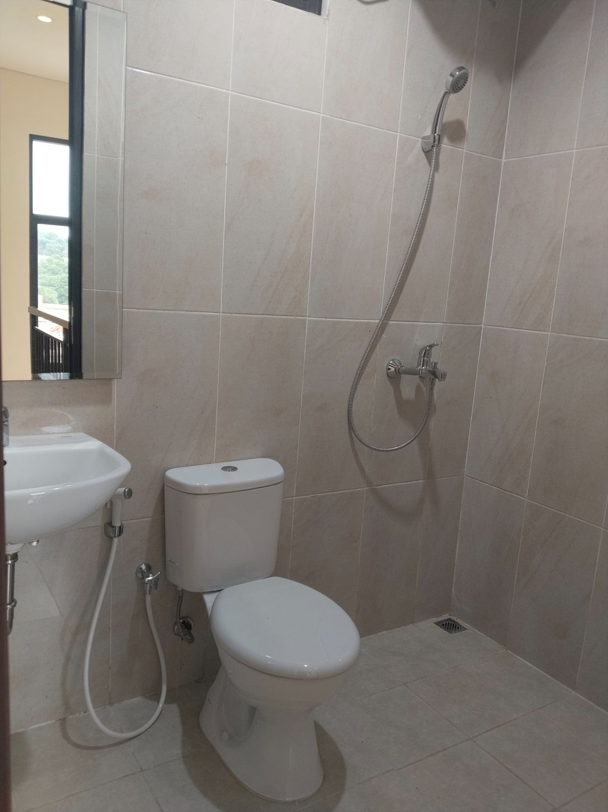 Rumah Tipe AMETHYST di GRAND KHAYA Podomoro Golf View - Image 15