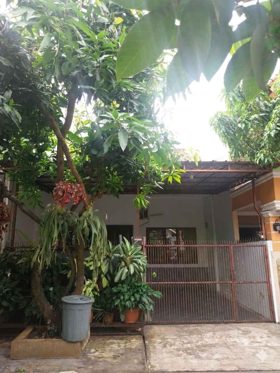 Dijual / Disewakan Rumah Siap Huni di Raffles hills Cibubur